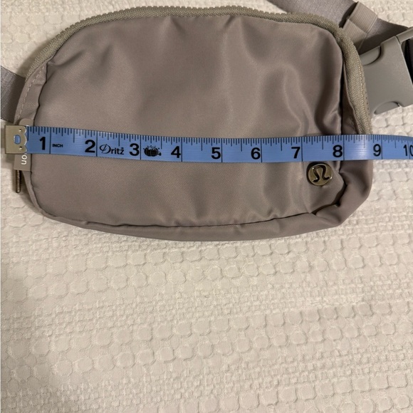Lululemon Athletica Gray Belt Bag with Adjustable Strap - Picture 11 of 11